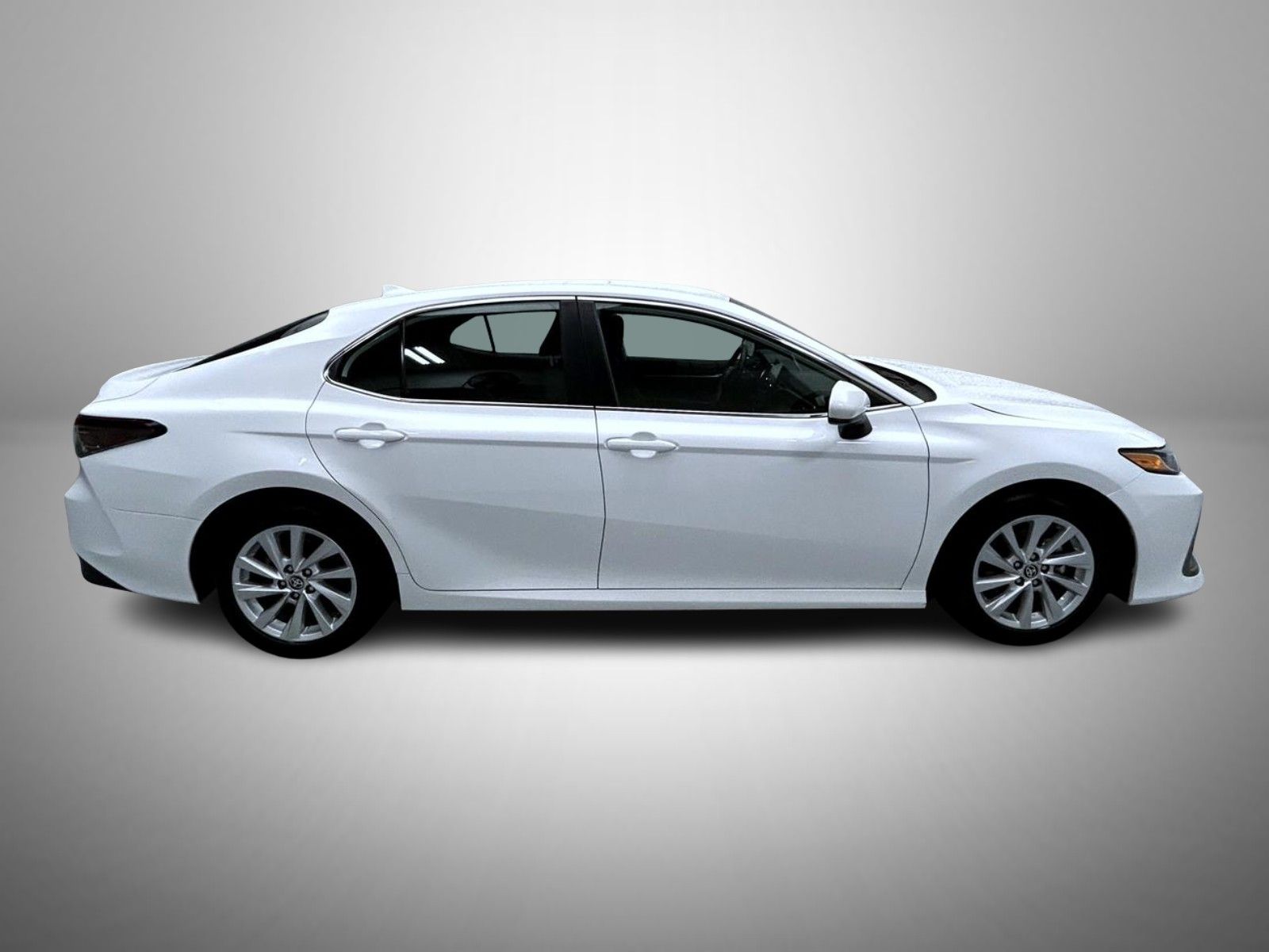 2024 Toyota Camry LE photo 4