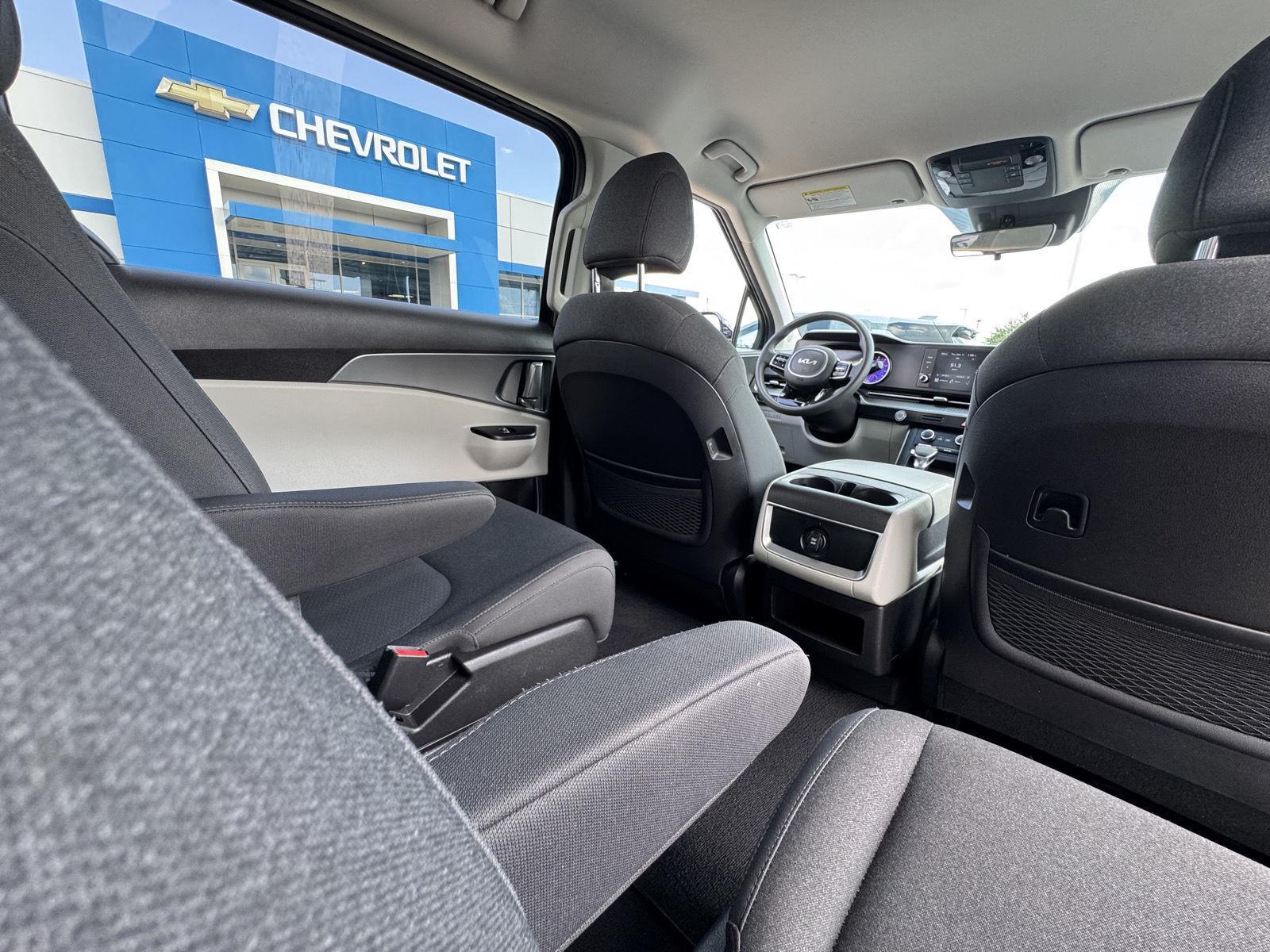 2022 Kia Carnival LX photo 4