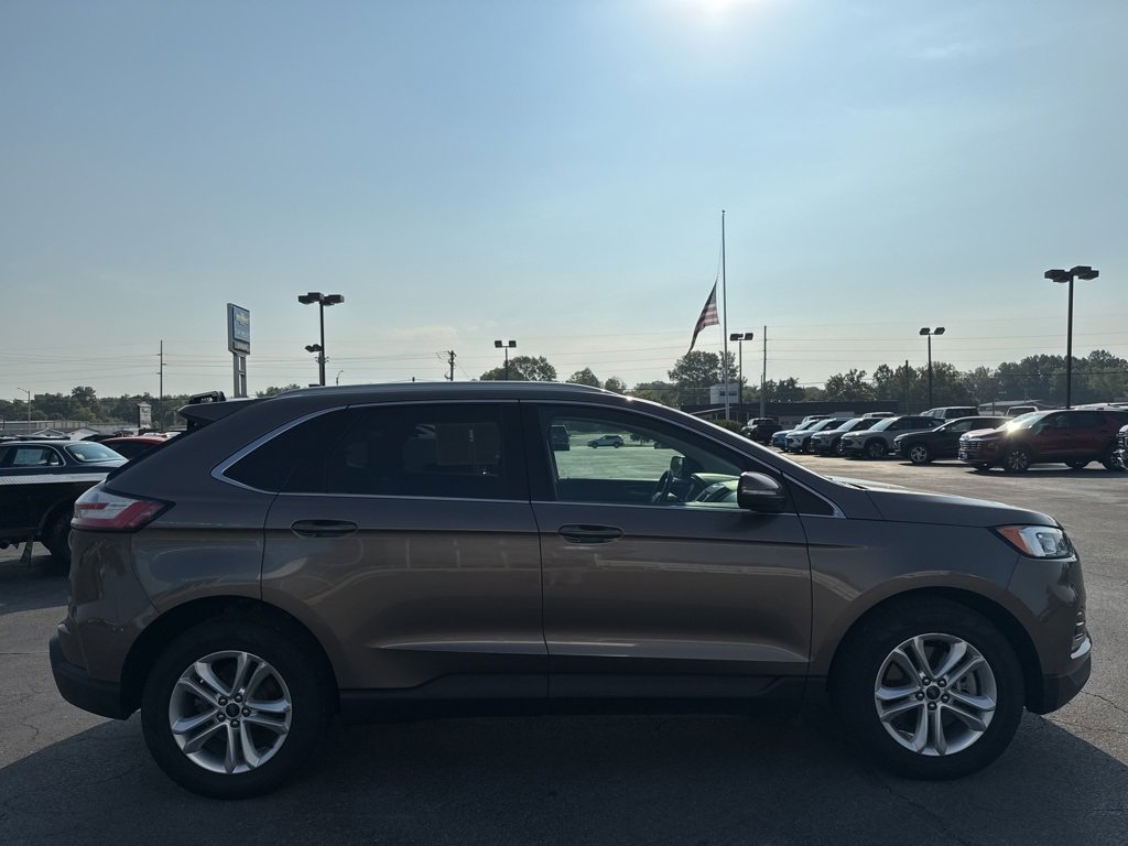 2019 Ford Edge SEL photo 2