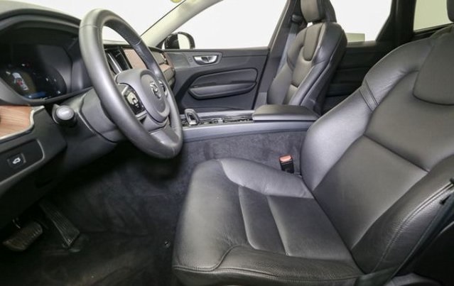 2024 Volvo XC60 B5 Plus photo 3