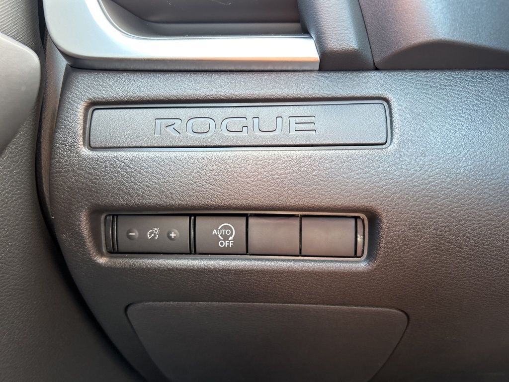 2025 Nissan Rogue S photo 25