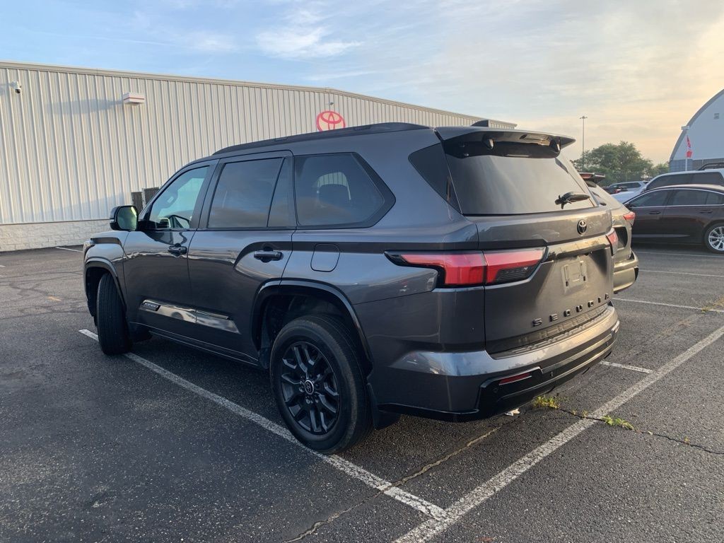 2024 Toyota Sequoia Platinum photo 3