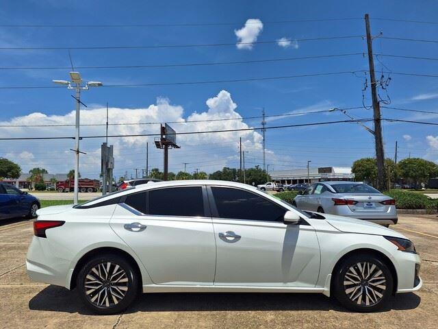 2023 Nissan Altima 2.5 SV photo 6