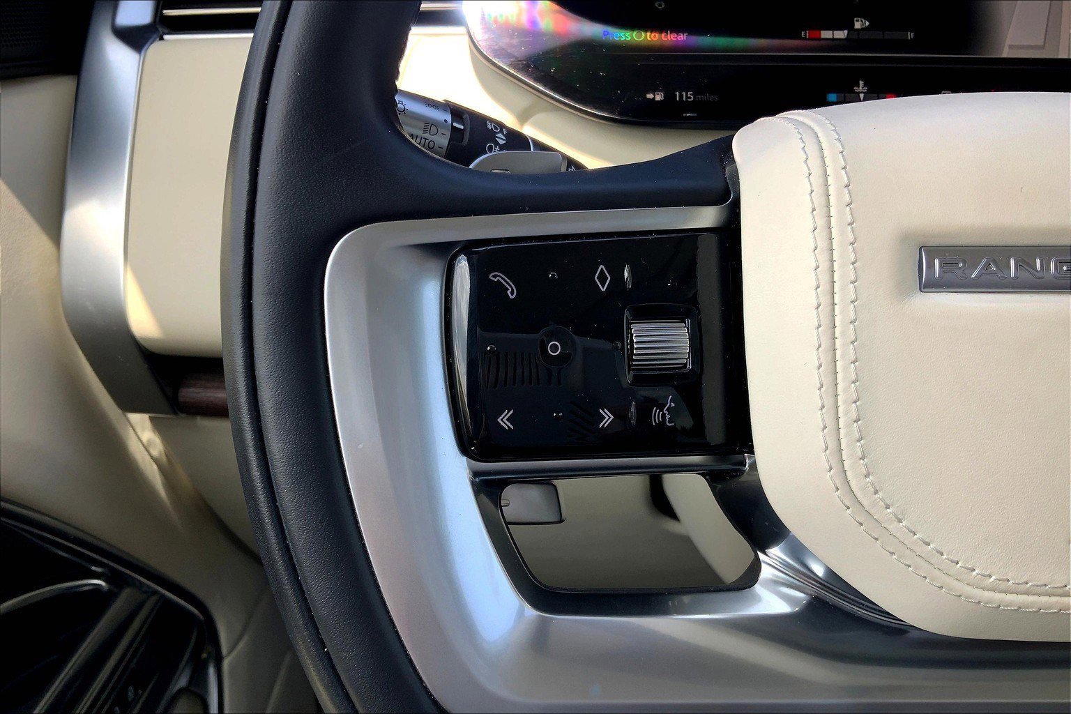2022 Land Rover Range Rover SE photo 13