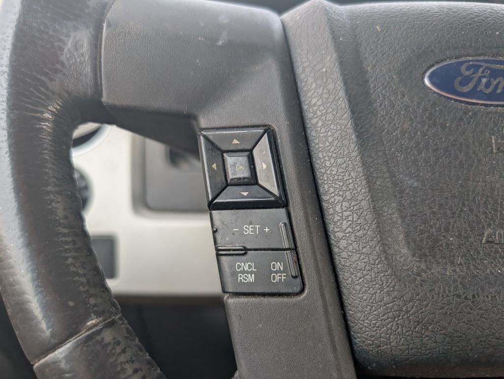 2011 Ford F-150 Lariat photo 9