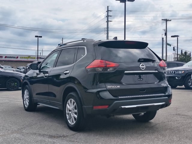 2017 Nissan Rogue SV photo 4