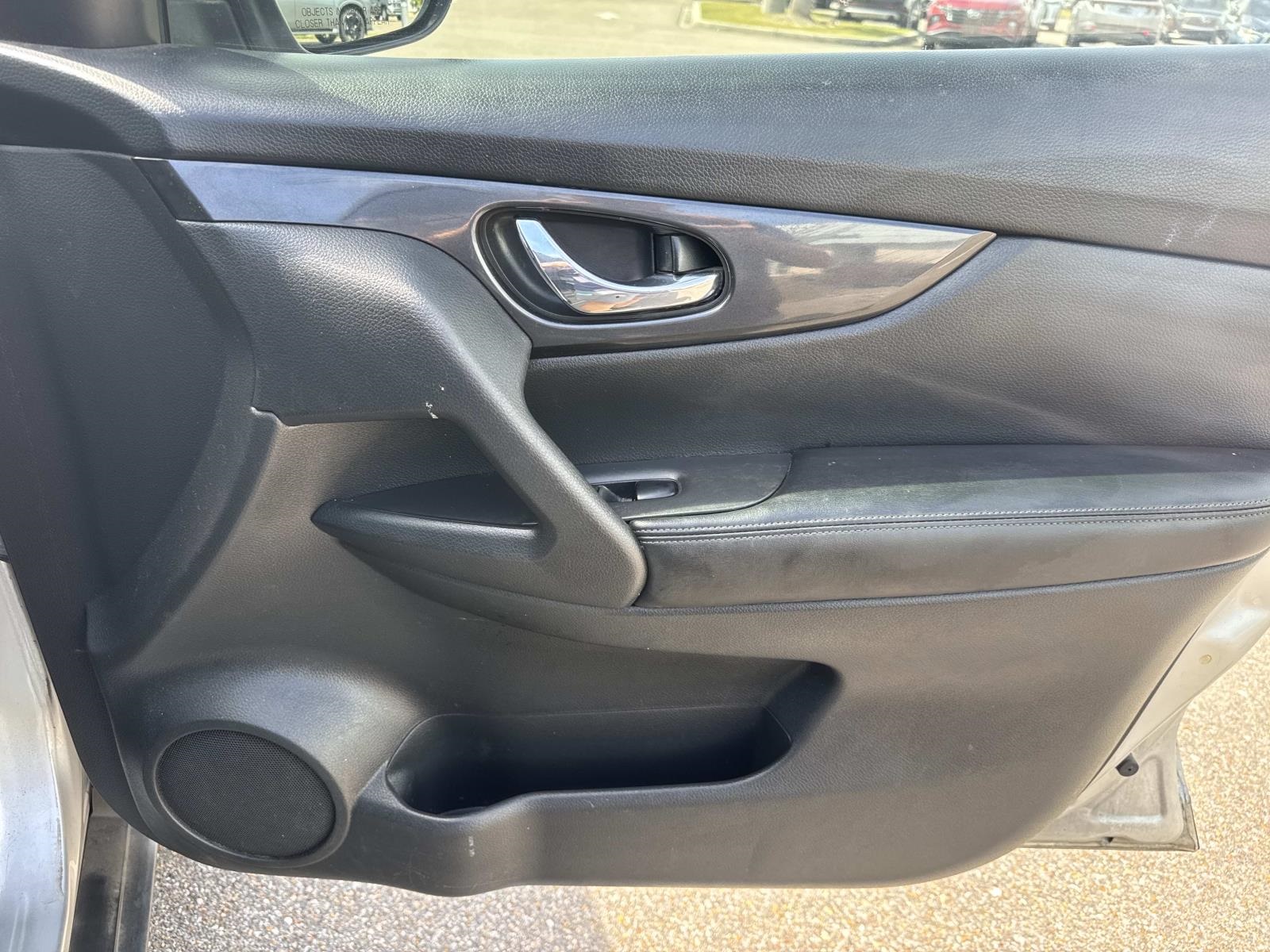 2017 Nissan Rogue SV photo 11