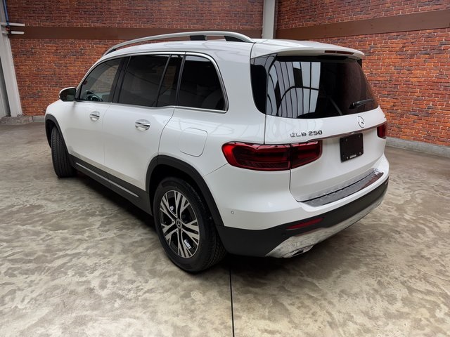 2025 Mercedes Benz GLB 250 4MATIC photo 3