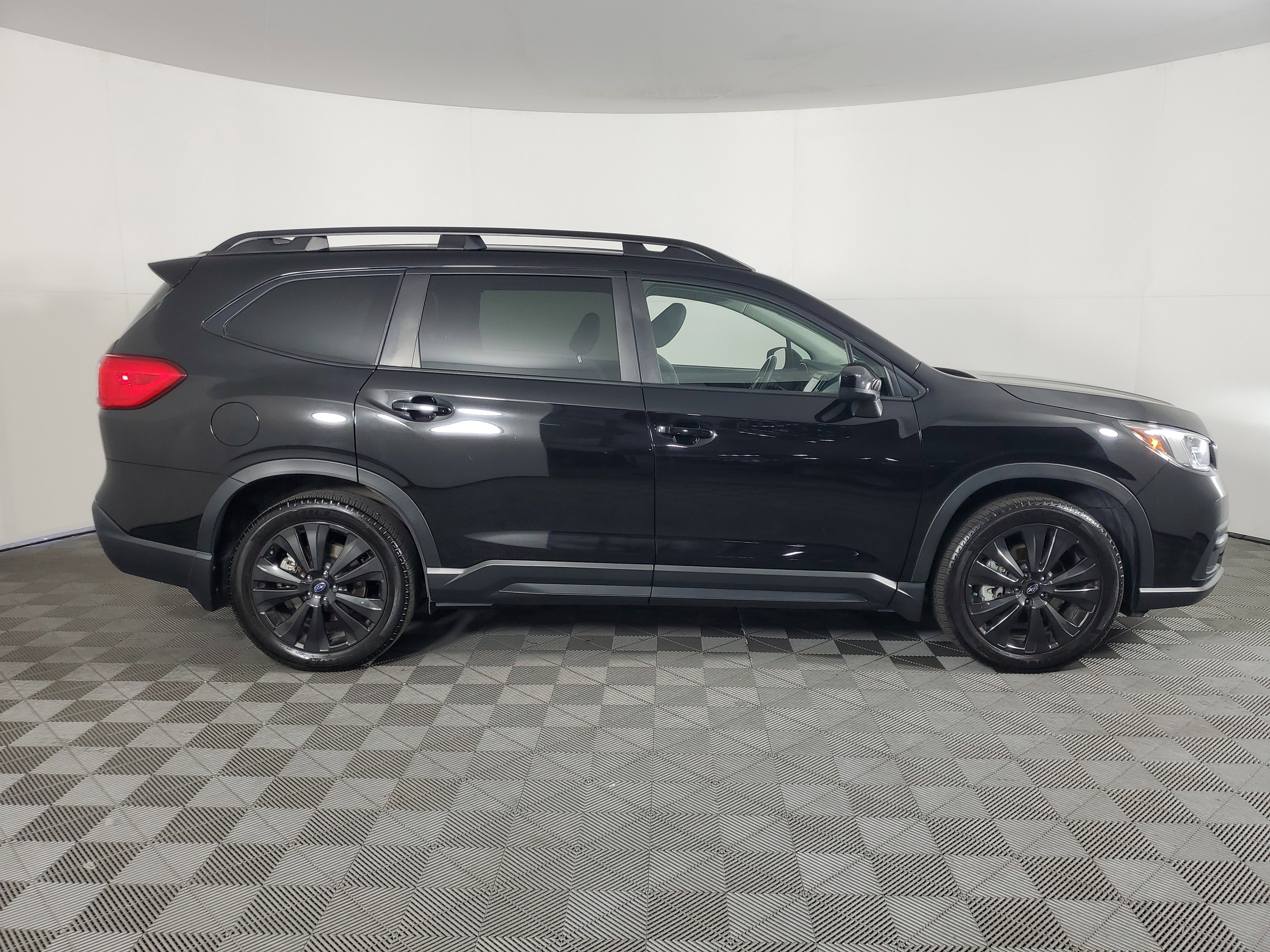 Used 2022 Crystal Black Silica Subaru Onyx Edition image 3