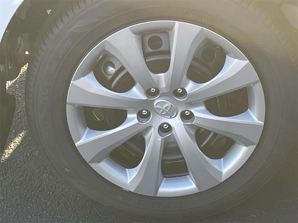 2025 Toyota Corolla LE photo 9