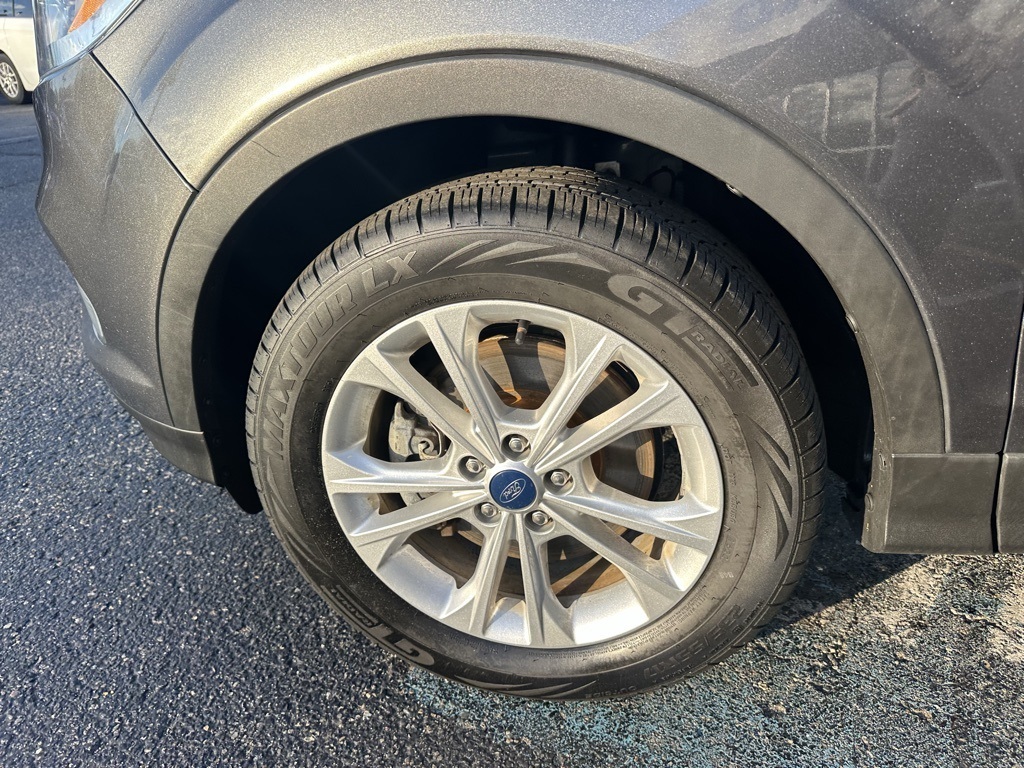2019 Ford Escape SEL photo 28