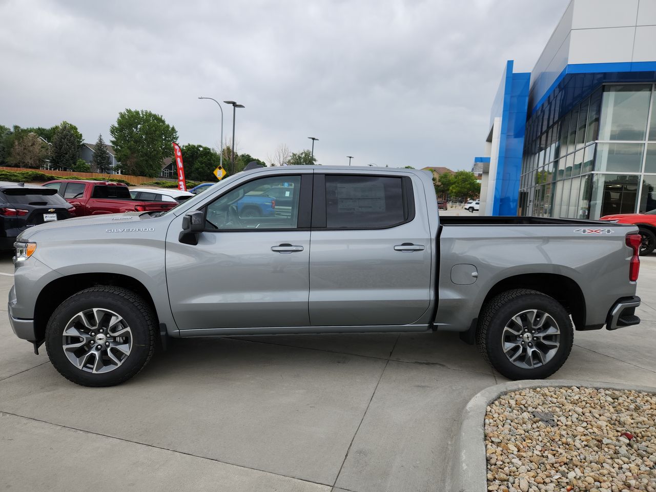 2025 Chevrolet Silverado 1500 RST photo 4