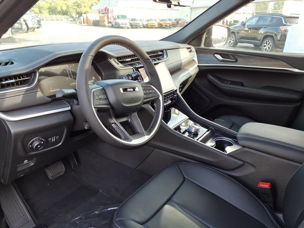 2025 Jeep Grand Cherokee Limited photo 4