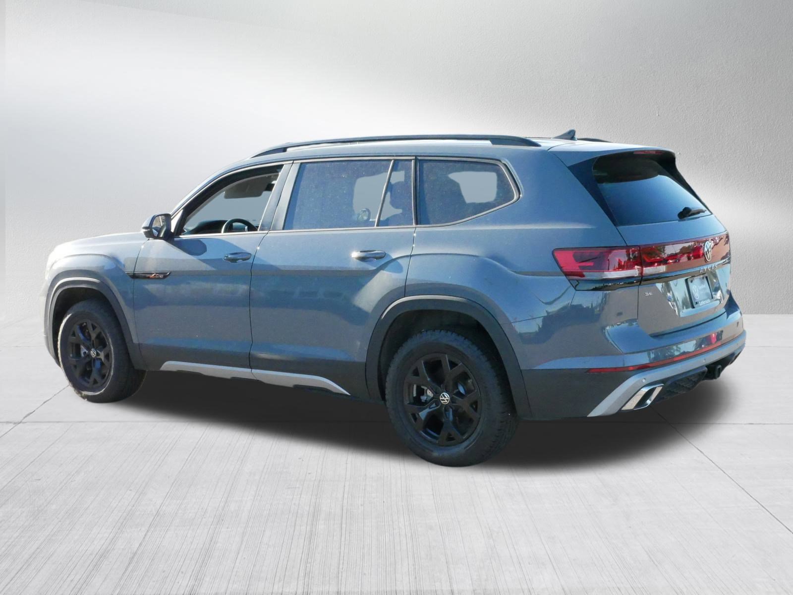 2025 Volkswagen Atlas Peak Edition SE photo 4