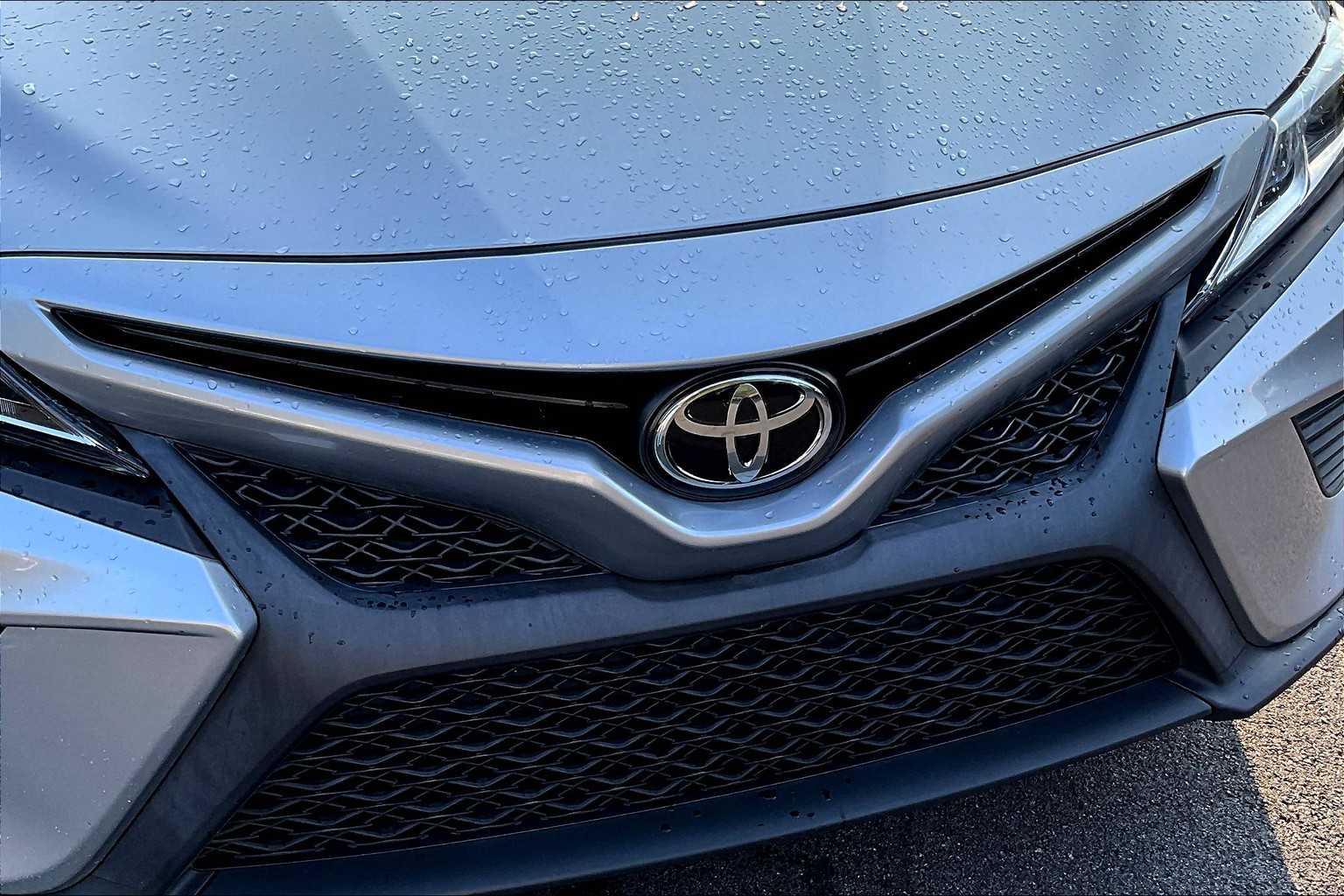 2019 Toyota Camry SE photo 27