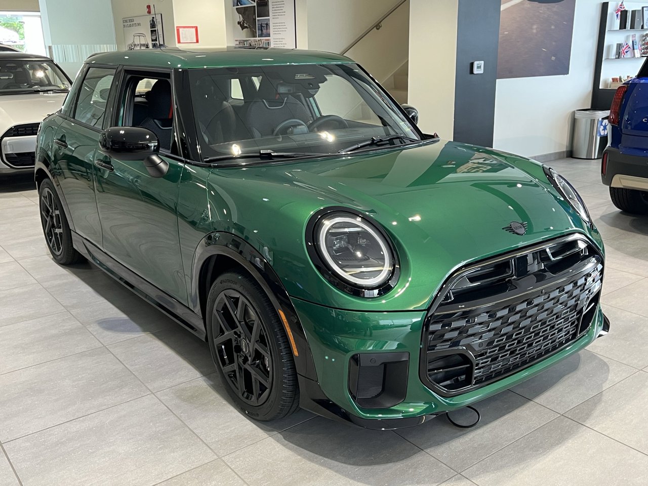 2025 Mini Cooper 2 Door Iconic Hardtop S photo 2