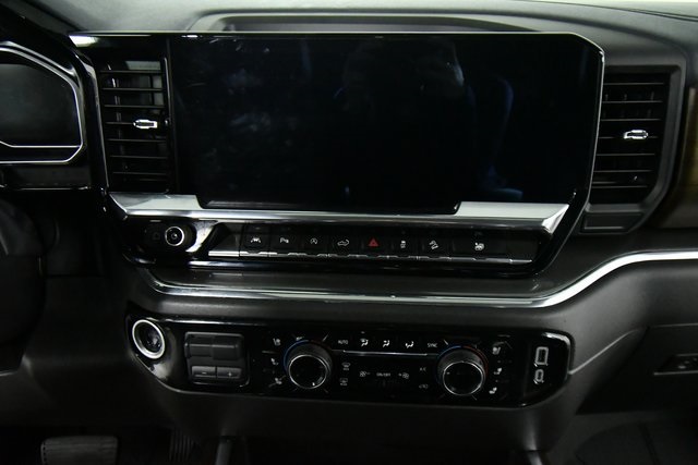 2024 Chevrolet Silverado 1500 High Country photo 3