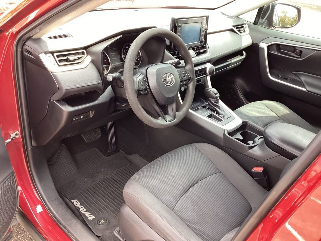 2020 Toyota RAV4 LE photo 11