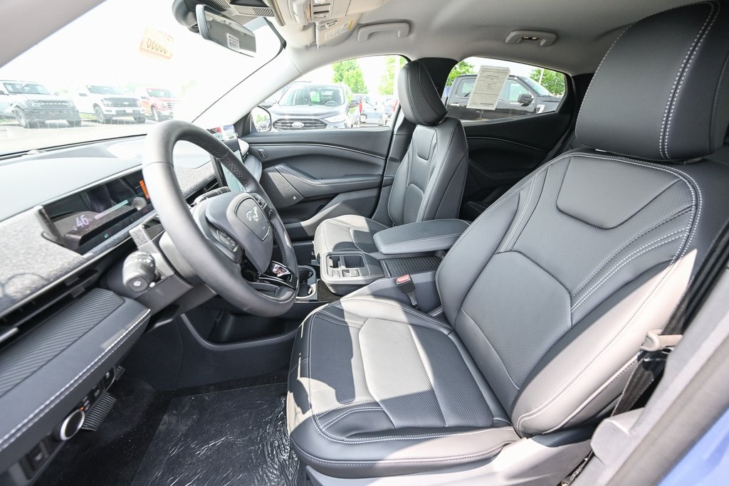 2025 Ford Mustang Mach-E Premium photo 14