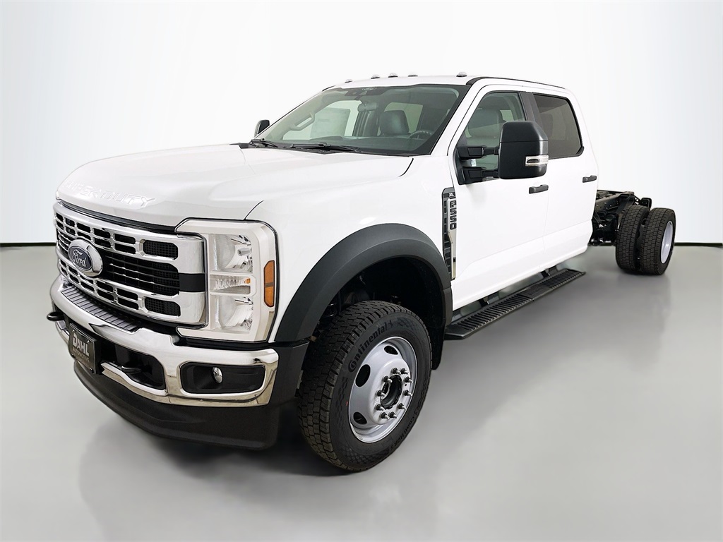 2025 Ford F-550 photo 3