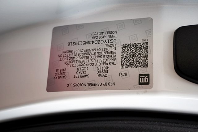 Used 2021 White Chevrolet Stingray image 37