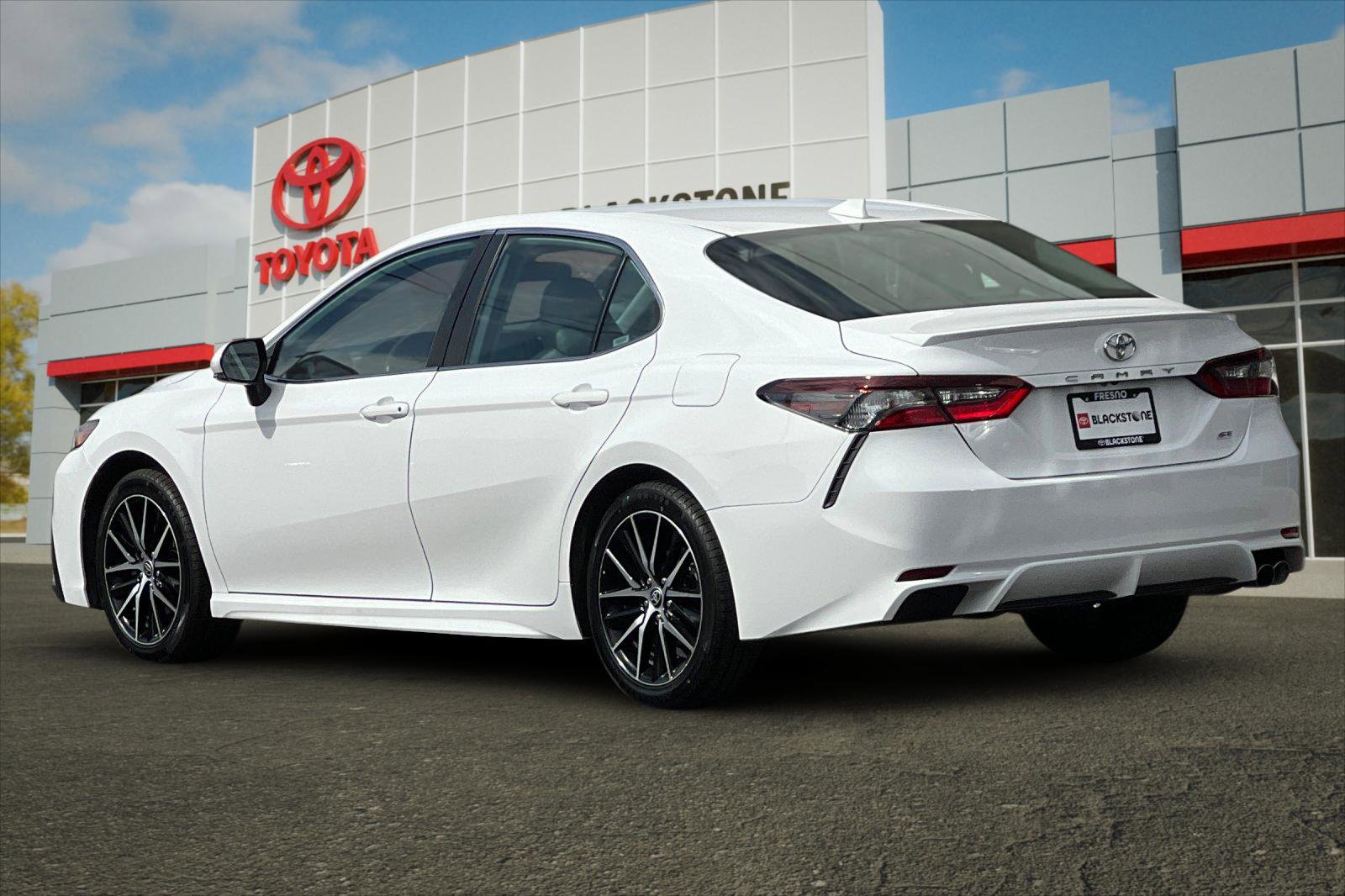 2023 Toyota Camry SE photo 4
