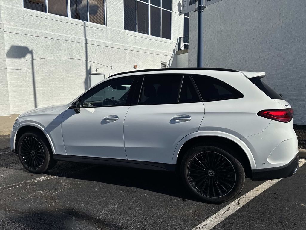 2025 Mercedes Benz GLC 300 4MATIC photo 2