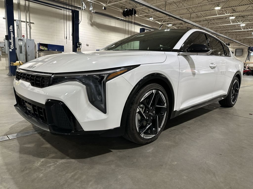 2025 Kia K4 GT-Line photo 4