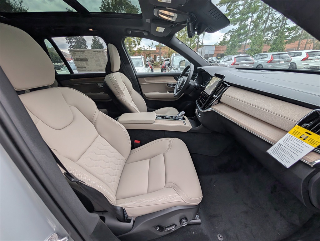 2026 Volvo XC90 AWD Plus photo 3
