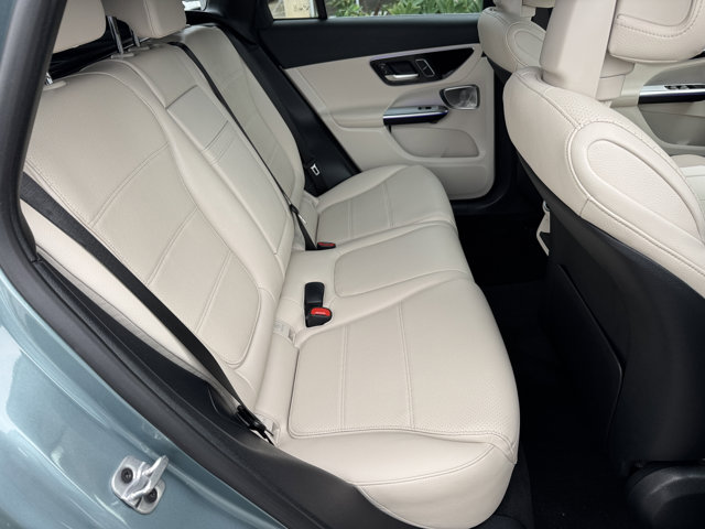 2026 Mercedes Benz GLC 300 photo 4