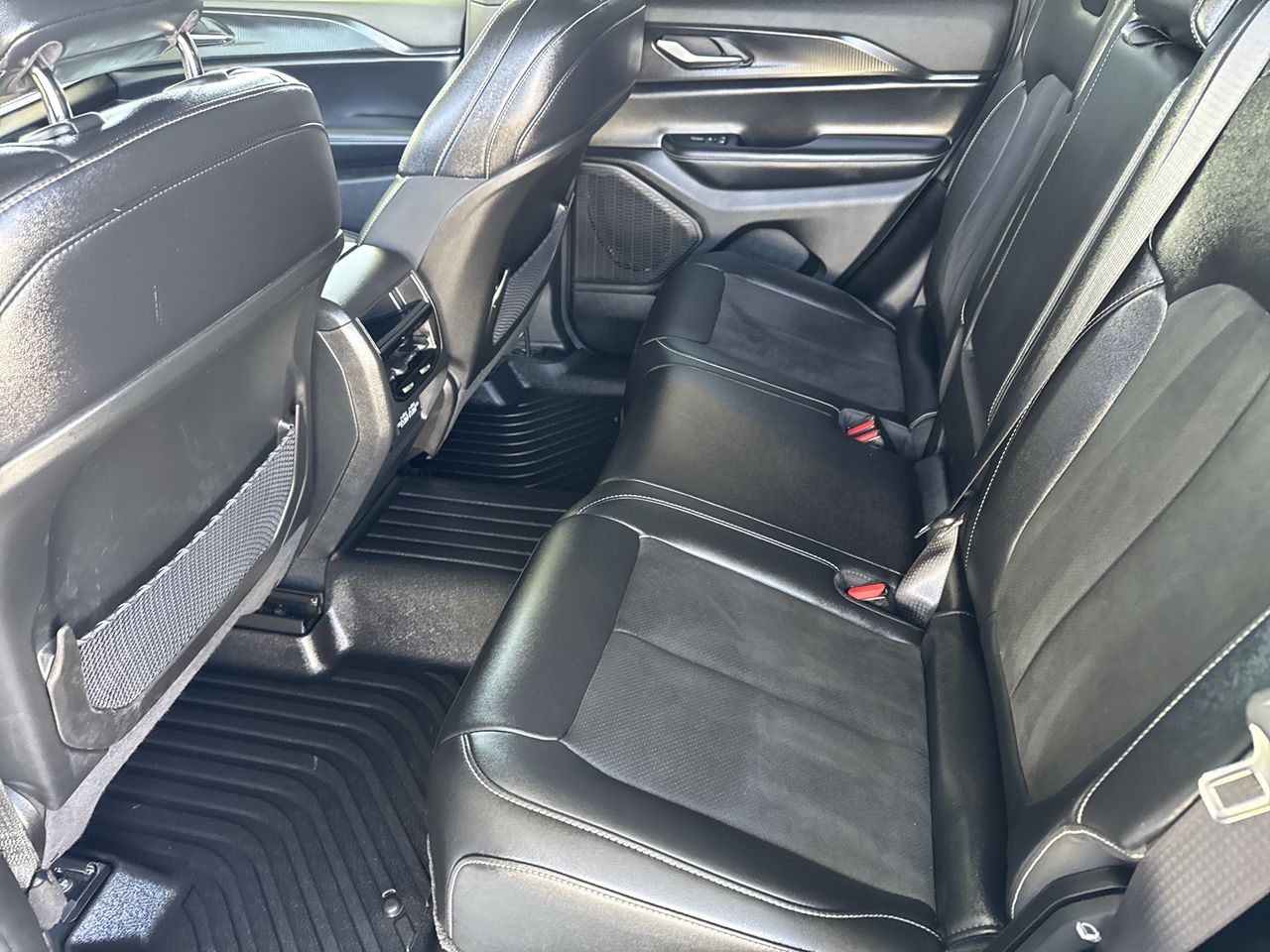 2023 Jeep Grand Cherokee Altitude photo 26