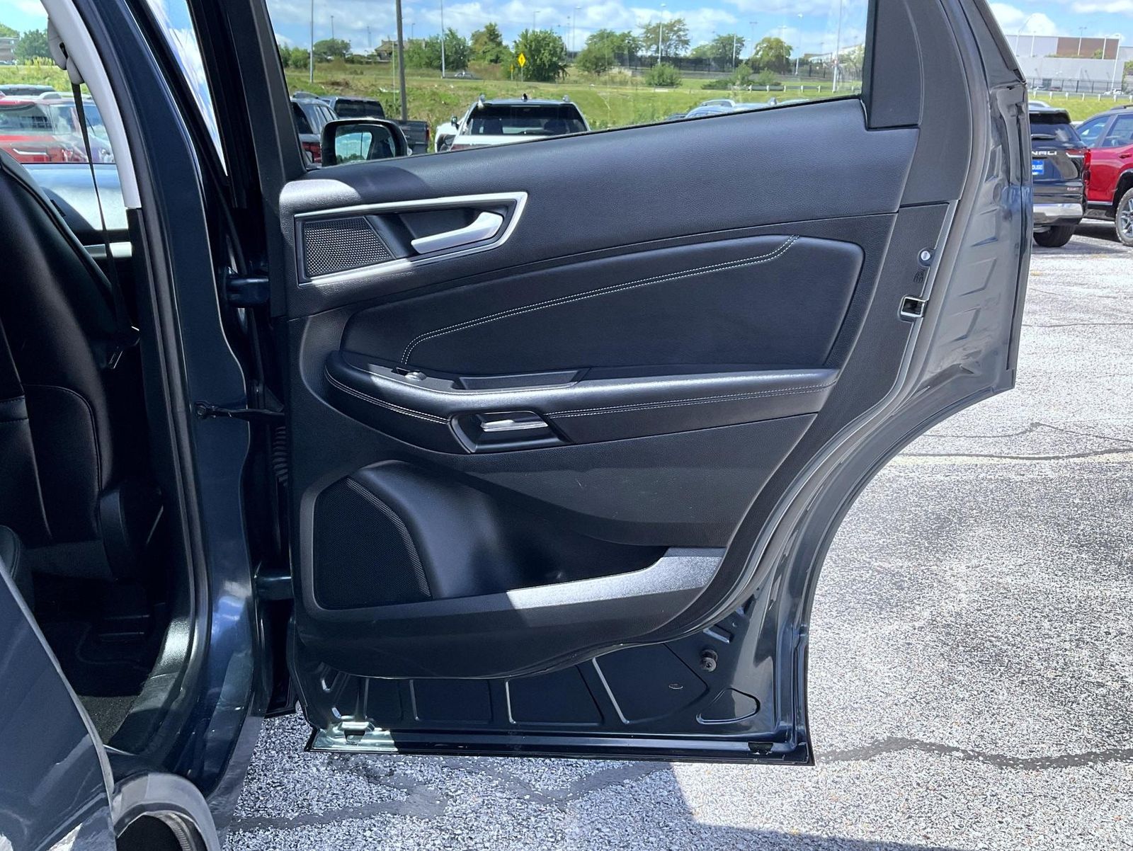 2022 Ford Edge Titanium photo 16