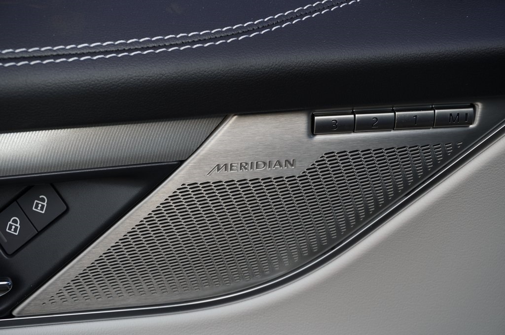 2025 JAGUAR F-PACE - Image 10