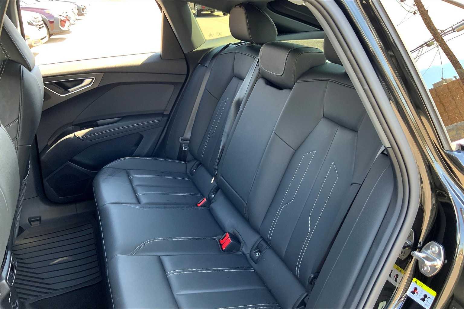 2024 Audi Q4 E-tron Sportback Premium Plus photo 17