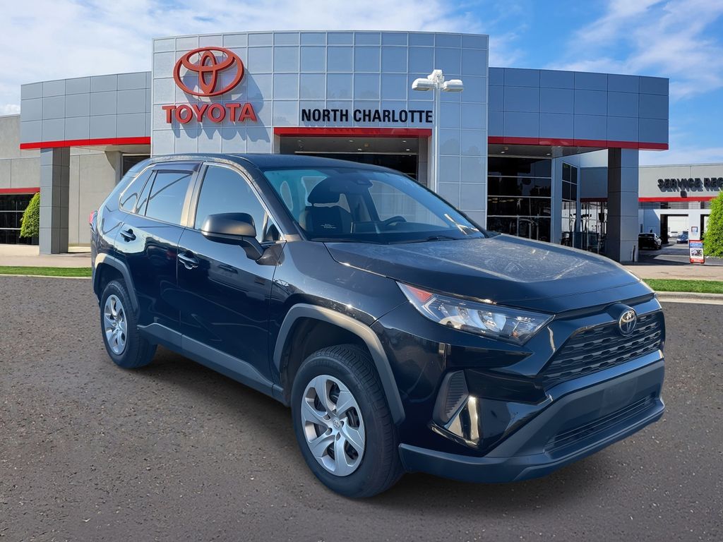 2022 Toyota RAV4 LE's photo