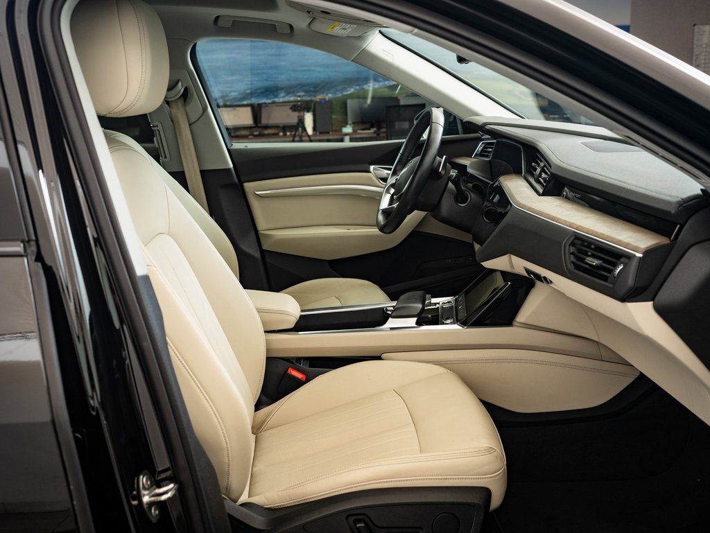 2022 Audi e-tron Premium photo 22