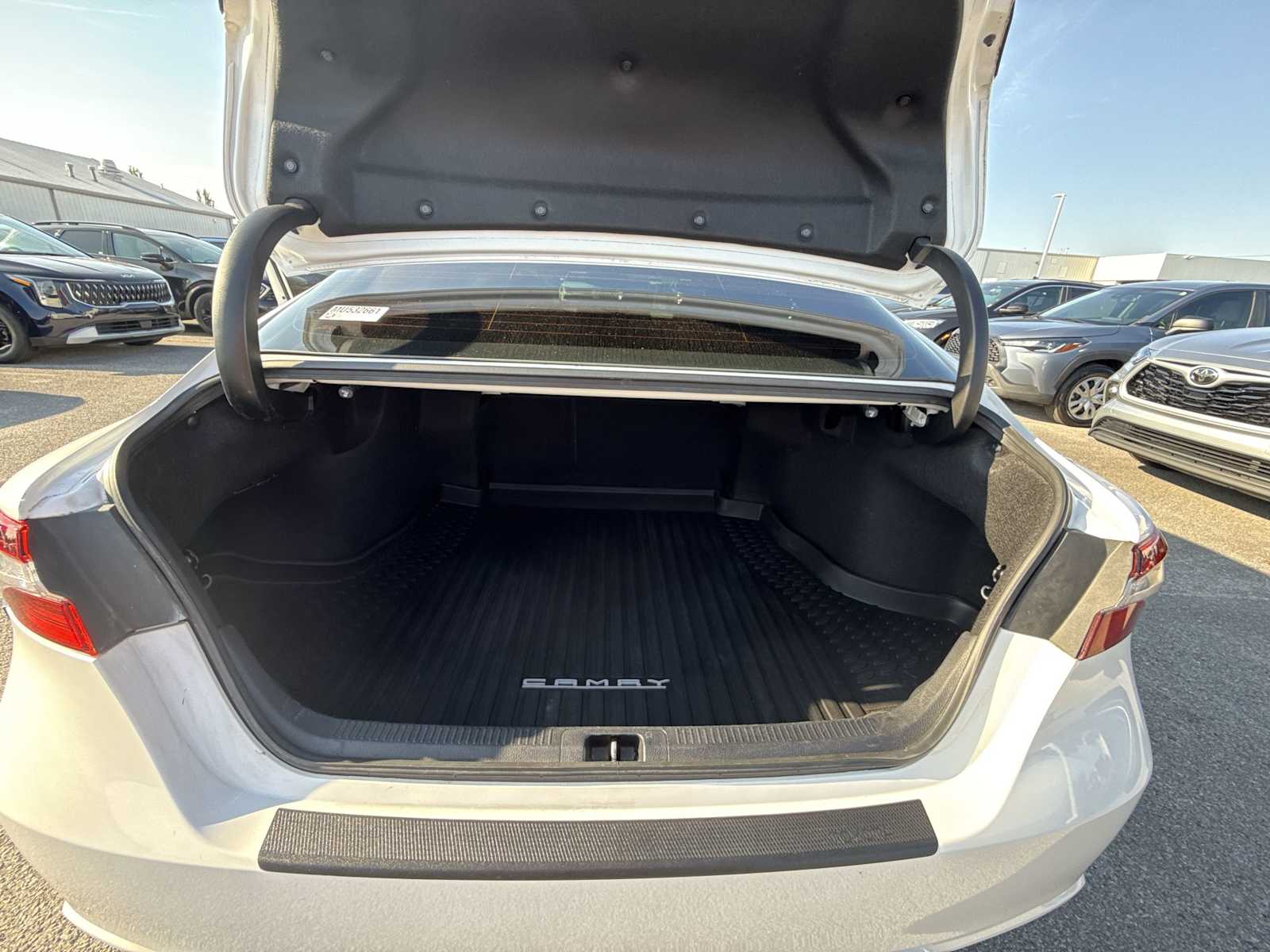 2021 Toyota Camry SE photo 21