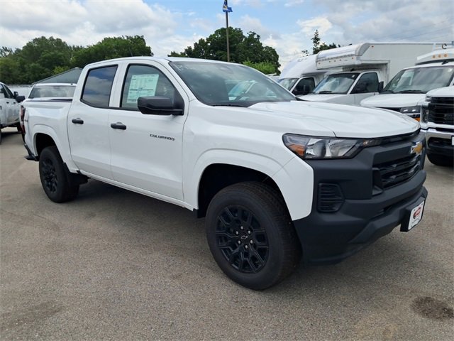 2025 Chevrolet Colorado LT photo 3