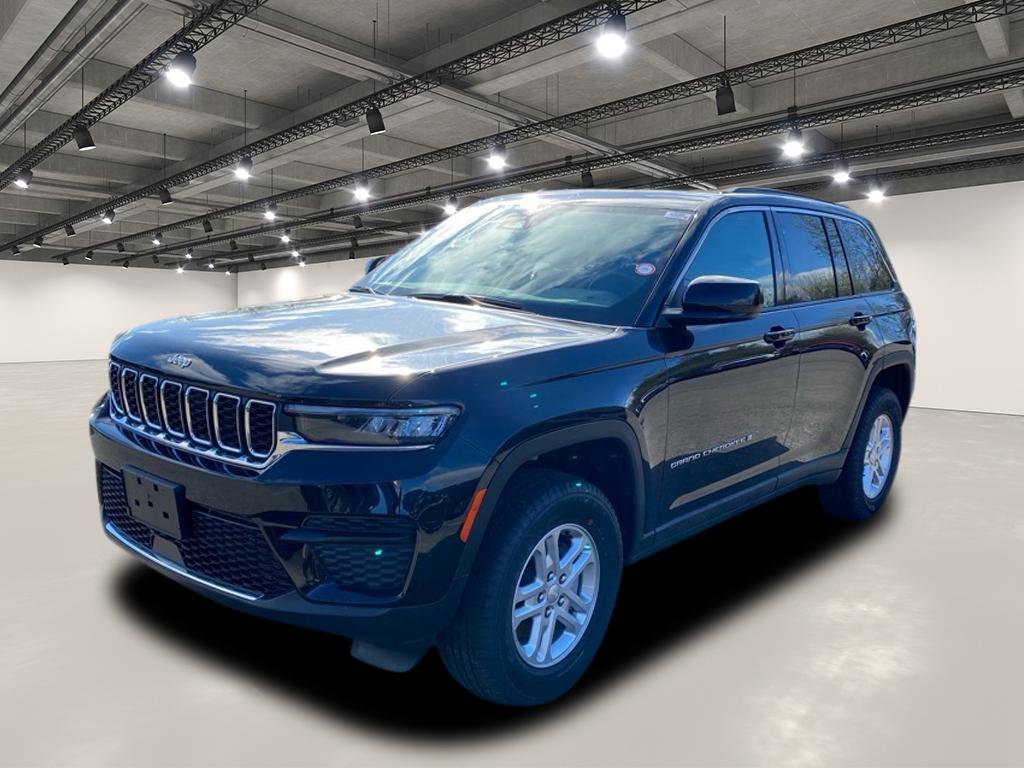 2025 Jeep Grand Cherokee Laredo photo 2