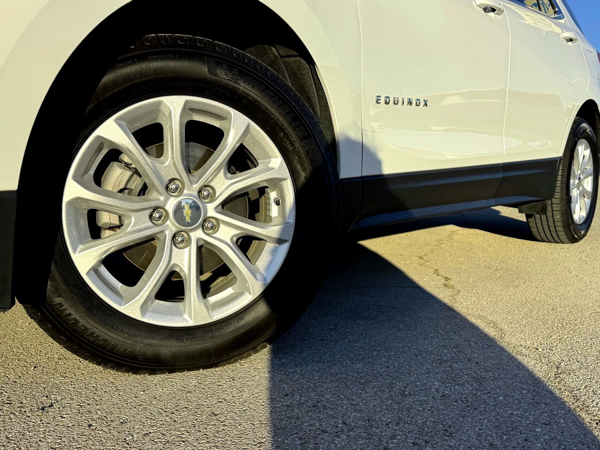 Used 2021 Chevrolet Equinox LT with VIN 3GNAXJEV5MS135586 for sale in Hutto, TX