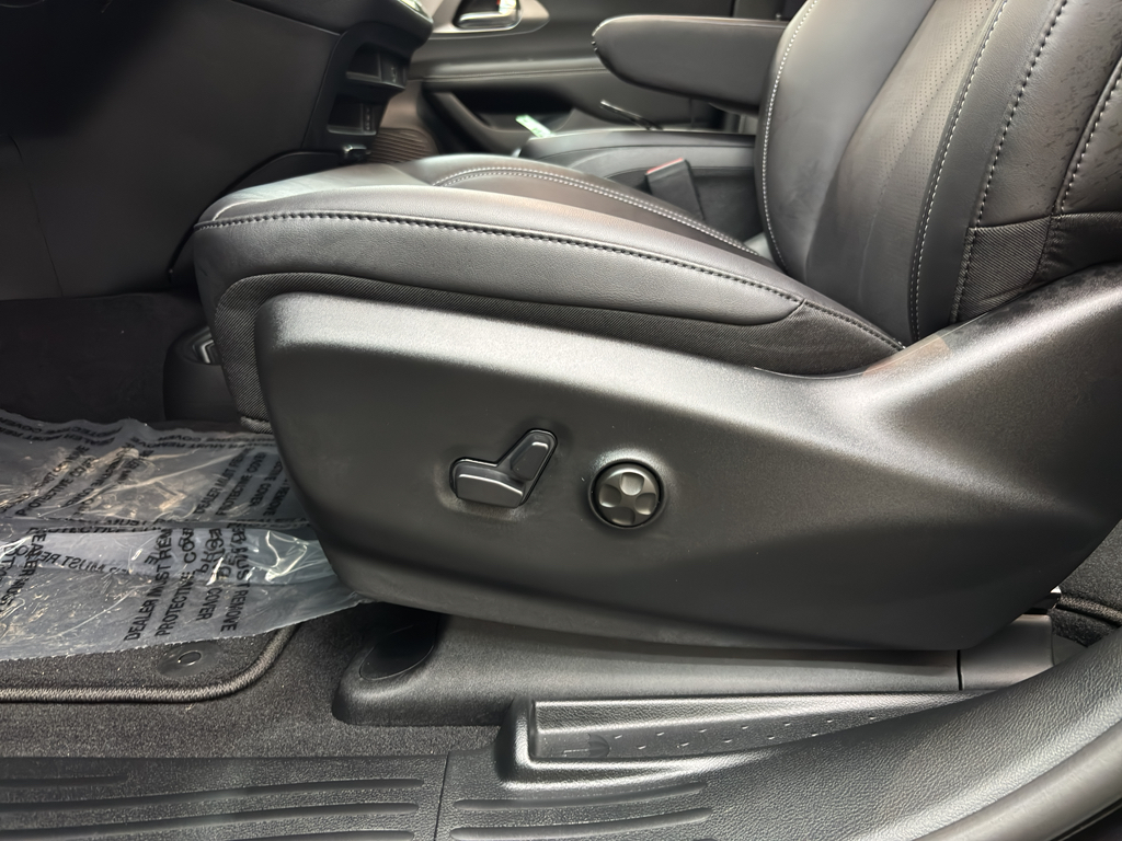 2026 Chrysler Pacifica photo 13