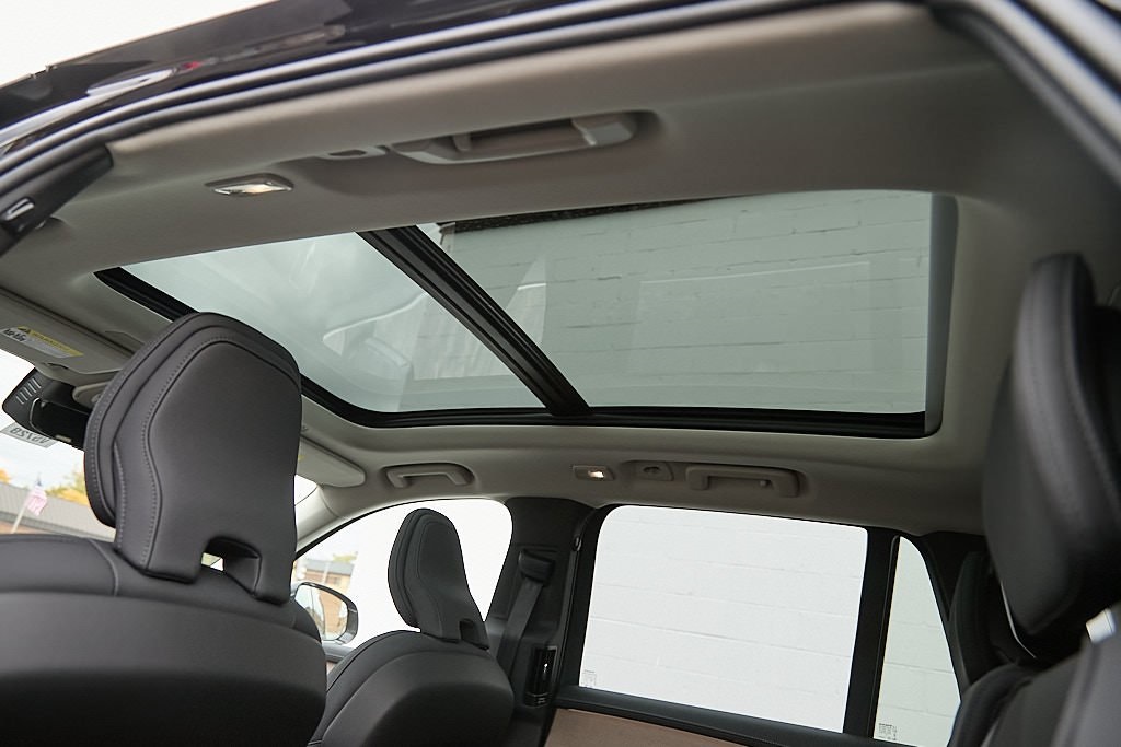 2026 VOLVO XC90 - Image 24