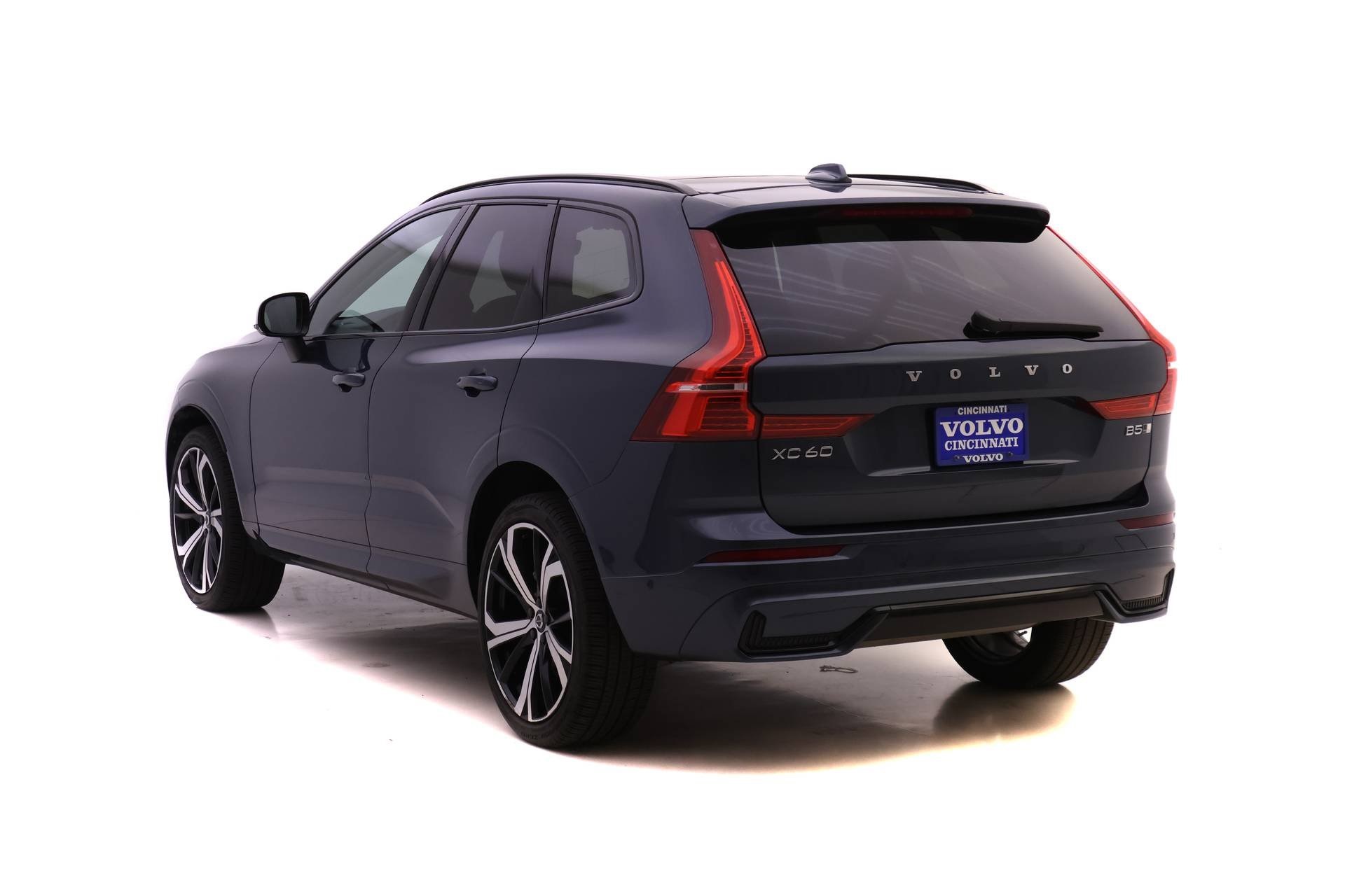 2023 Volvo XC60 B5 Ultimate photo 5