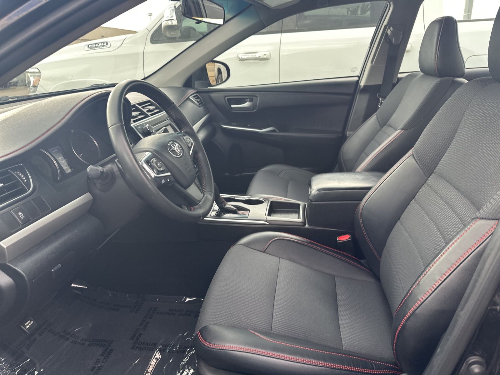 2016 Toyota Camry XLE photo 12
