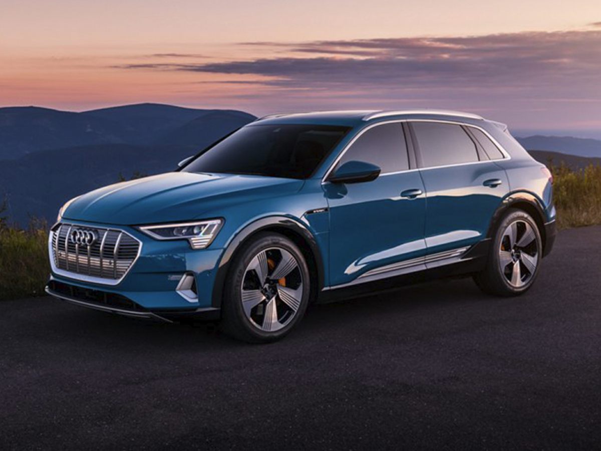 2022 Audi e-tron Premium Plus's photo