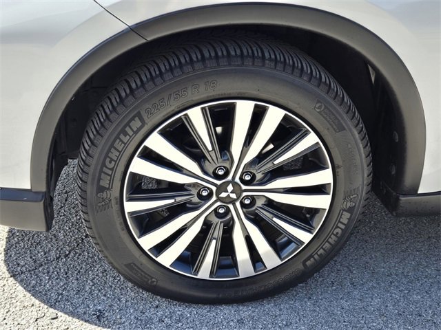 2020 Mitsubishi Outlander SEL photo 2