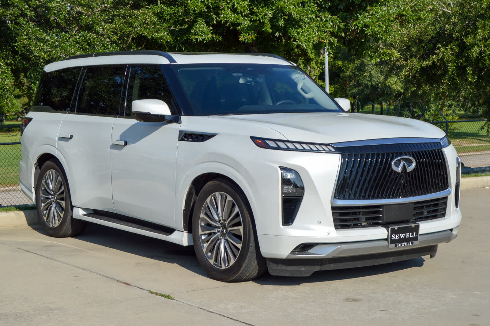 2025 INFINITI QX80 Sensory 4WD - Photo 4