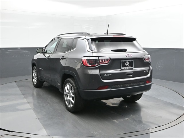 2022 Jeep Compass Latitude Lux photo 8