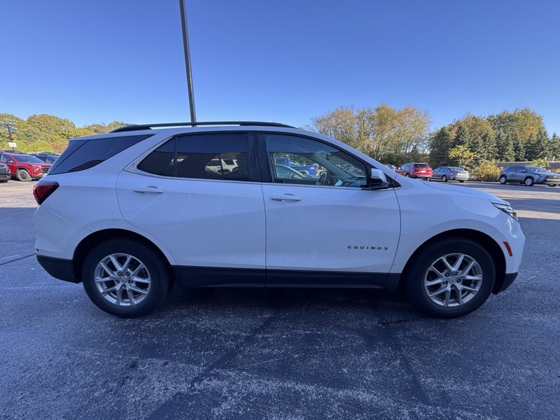 2022 Chevrolet Equinox LT photo 2