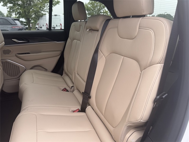 2025 Jeep Grand Cherokee Limited photo 11
